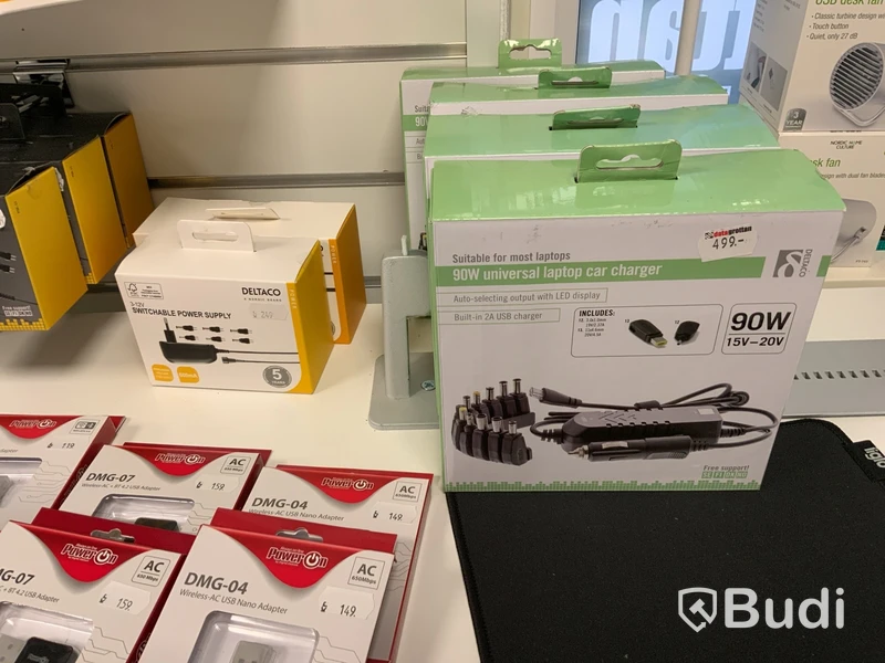 Parti med diverse strömadaptrar