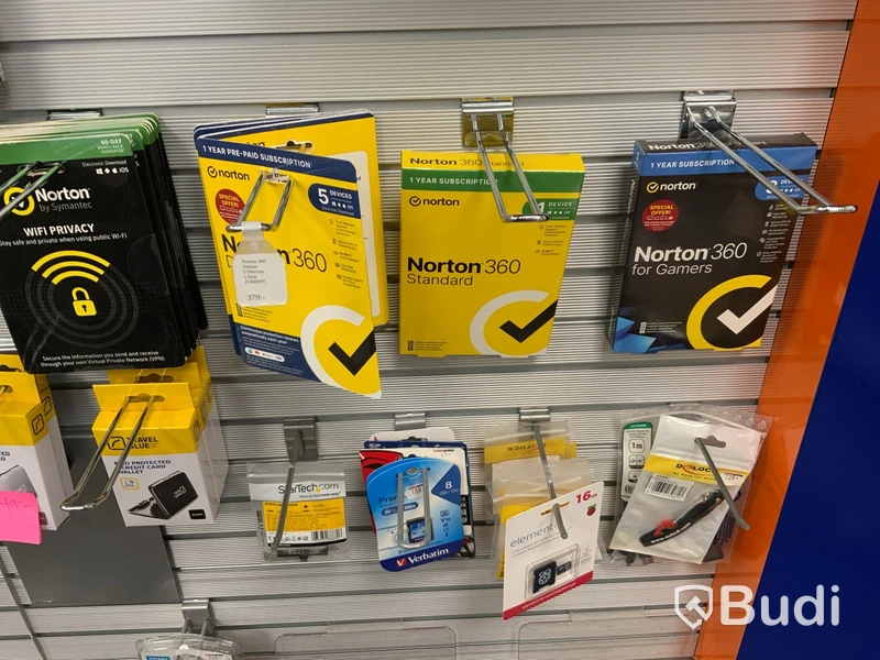 Parti med diverse datortillbehör
