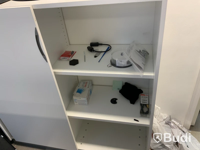 Konferensbord inkl. 7 st stolar och dokumentskåp