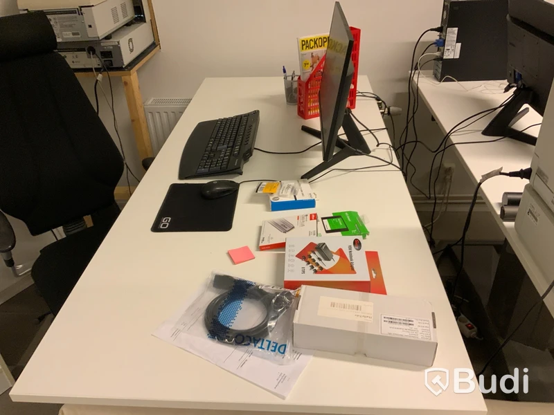 Höj och sänkbart skrivbord inkl. stol och skärm