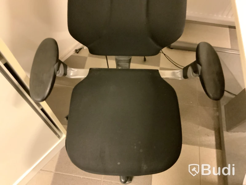 Höj och sänkbart skrivbord inkl. stol och skärm