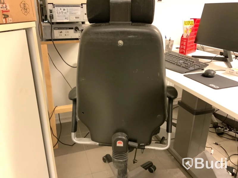 Höj och sänkbart skrivbord inkl. stol och skärm