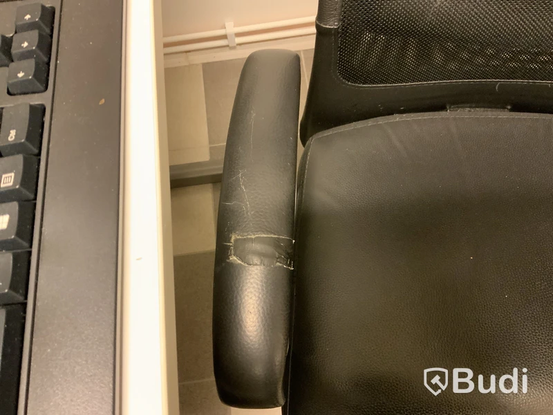Höj och sänkbart skrivbord inkl. stol och skärm