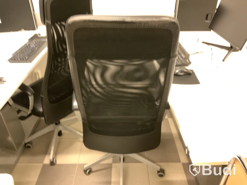 Höj och sänkbart skrivbord inkl. stol och skärm