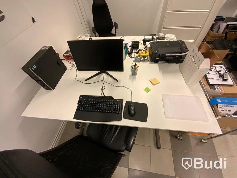 Höj och sänkbart skrivbord inkl. stol och skärm