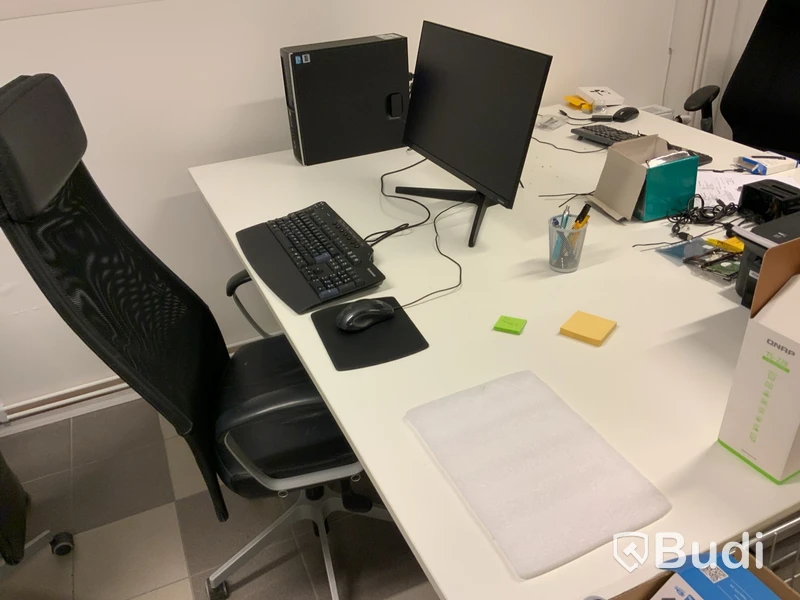Höj och sänkbart skrivbord inkl. stol och skärm