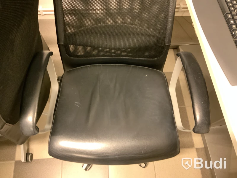 Höj och sänkbart skrivbord inkl. stol och skärm