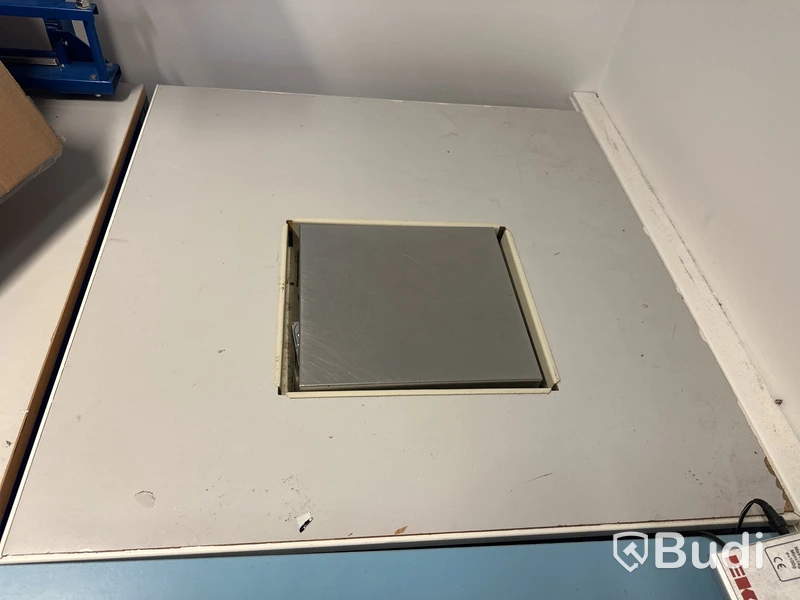 Arbetsbord inkl. hylla och våg