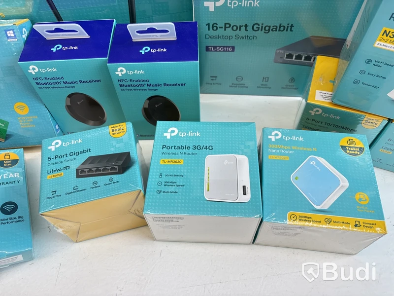 Parti med diverse IT-tillbehör TP-link
