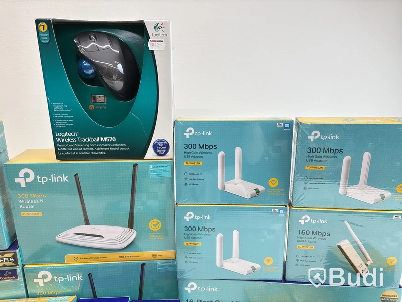 Parti med diverse IT-tillbehör TP-link