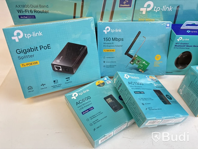 Parti med diverse IT-tillbehör TP-link