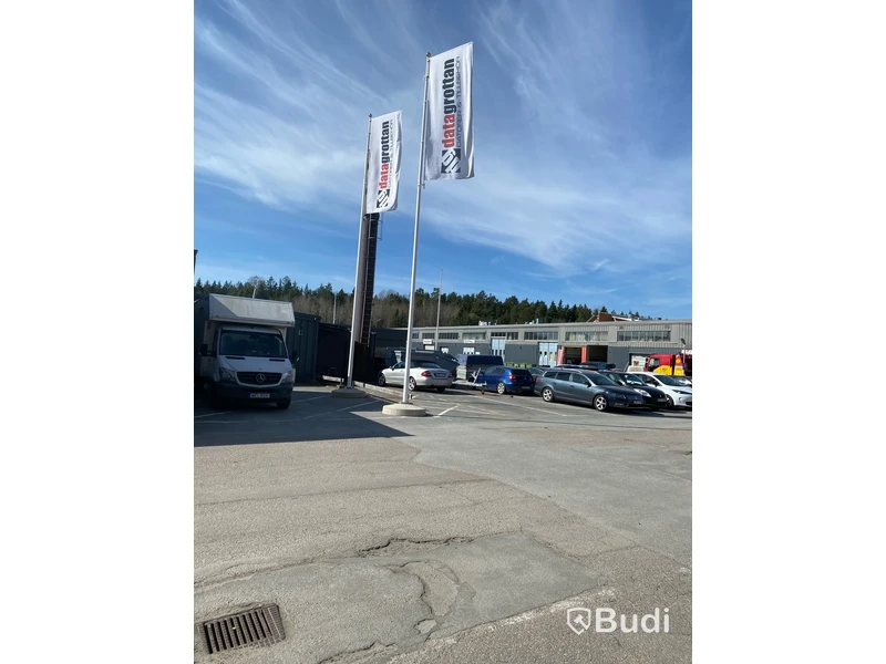 Flaggstång ca 8 meter med betongfot