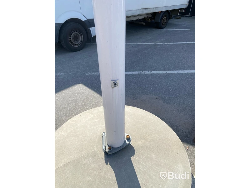 Flaggstång ca 8 meter med betongfot