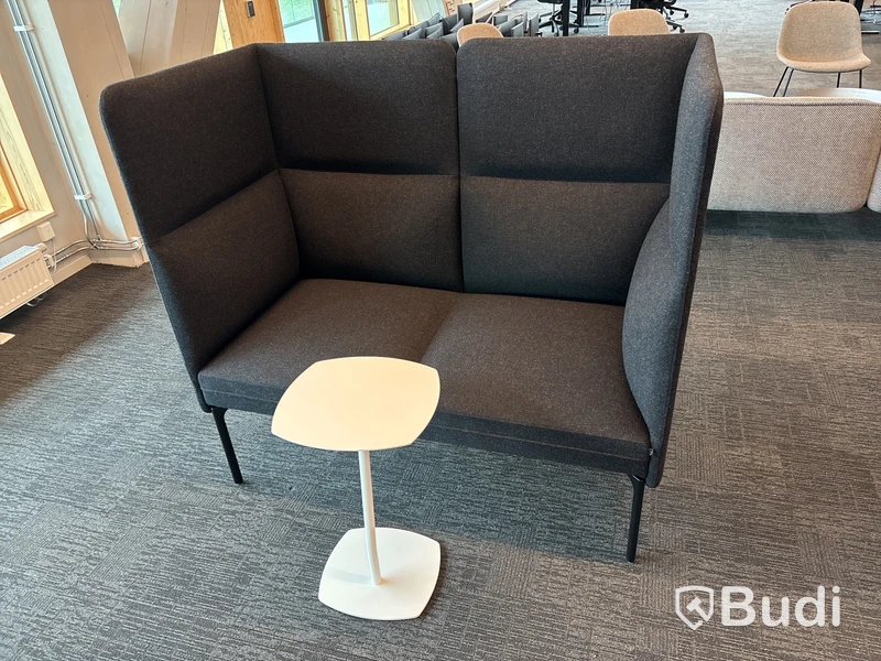 Ljudabsorberande soffa fora form och bord