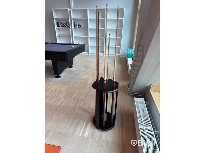 Biljardbord inkl. köer och assesoarkit