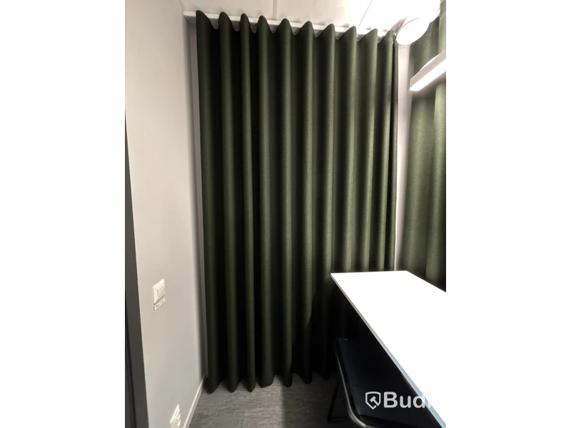 Bord, 2 st. Pallar Lammhults och 2 st. Gardiner