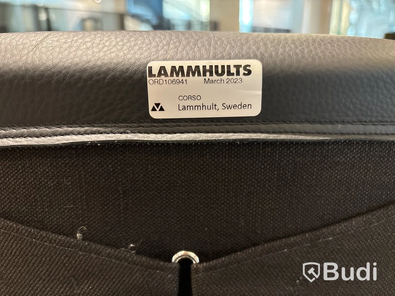 Fåtölj med bord