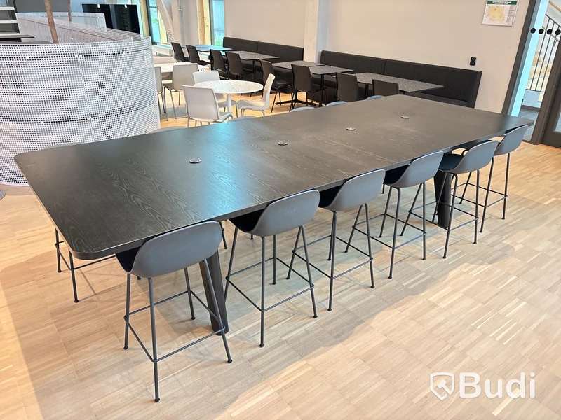 Bord och 12 st. Stolar Muuto