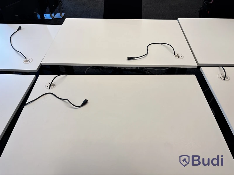 8 st. Höj- och sänkbara skrivbord Edsbyn och 8 st. kontorsstolar