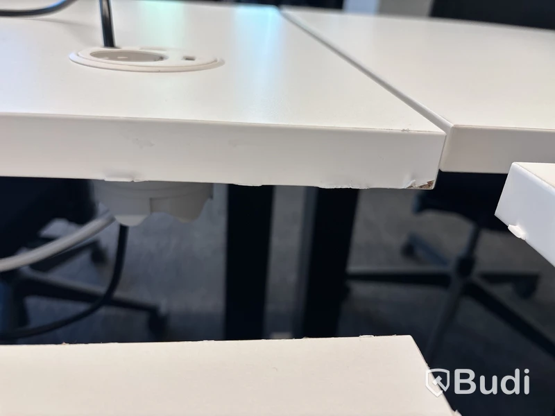 8 st. Höj- och sänkbara skrivbord Edsbyn och 8 st. kontorsstolar