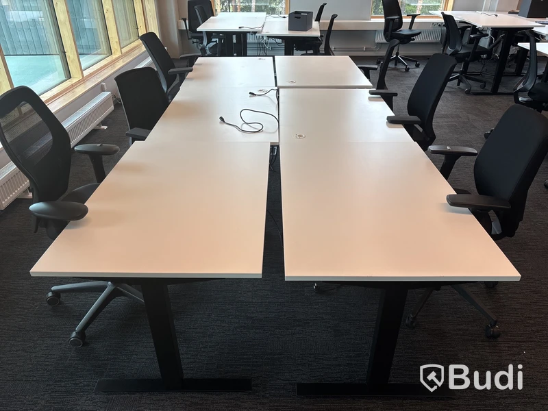6 st. Höj- och sänkbara skrivbord Edsbyn och 6 st. Kontorsstolar