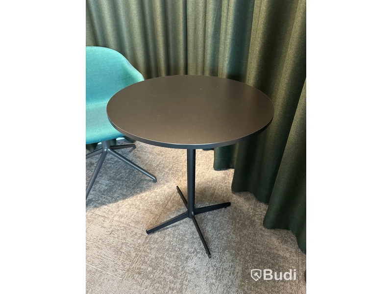 Fåtölj Muuto, bord och 2 st. gardiner