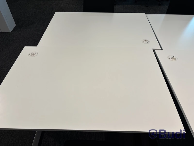 8 st. Höj- och sänkbara skrivbord Edsbyn och 8 st. Kontorsstolar