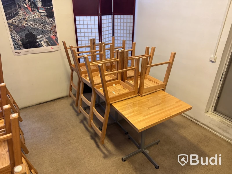 Stort parti med restaurangmöbler