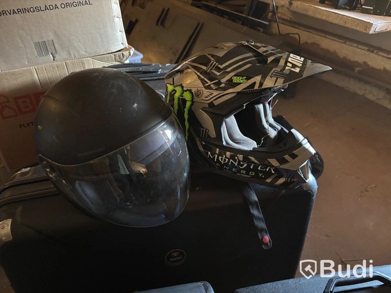 2 st. Motorcykelhjälmar