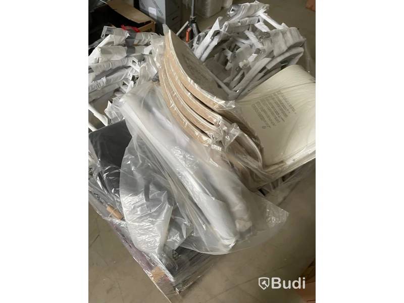 Ca 60 st stolar, omonterade