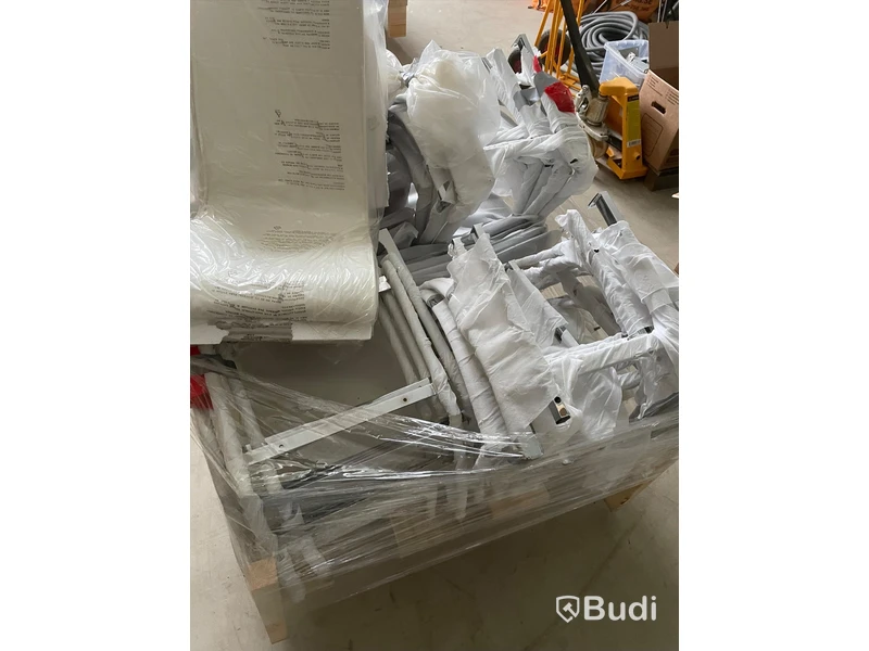 Ca 60 st stolar, omonterade