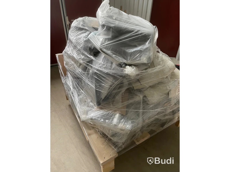 Ca 60 st stolar, omonterade