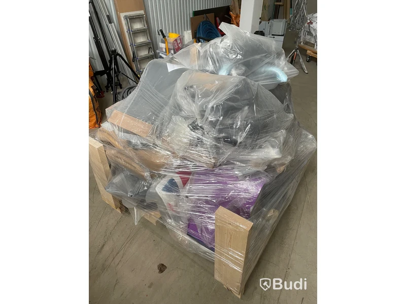 Ca 60 st stolar, omonterade