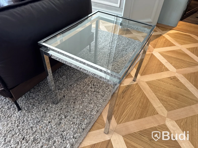 Sidobord i glas