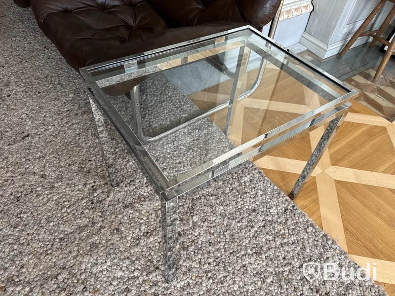 Sidobord i glas