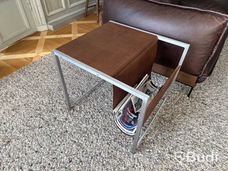 Sidobord/Tidningsställ