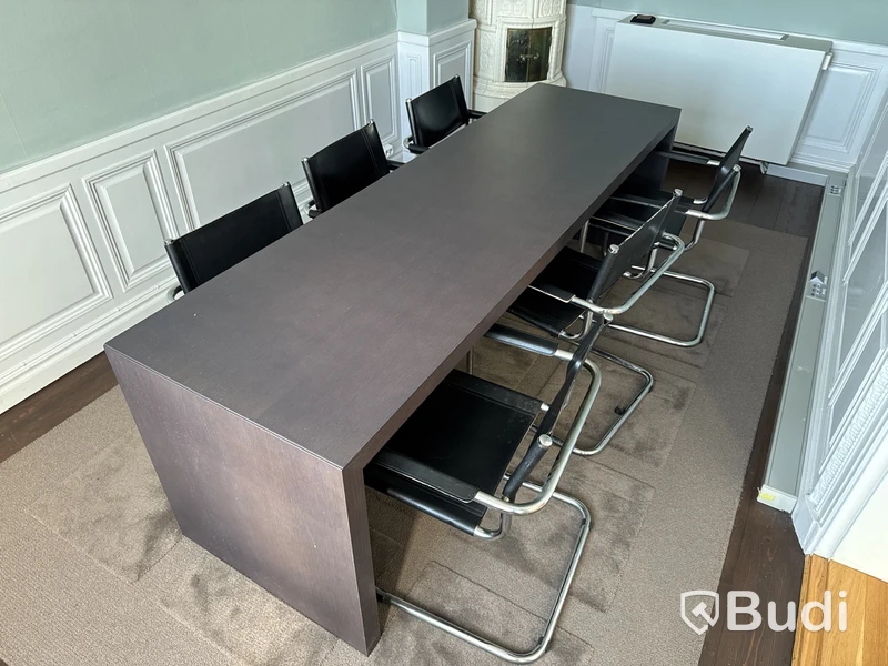 Konferensbord med 6 st. karmstolar