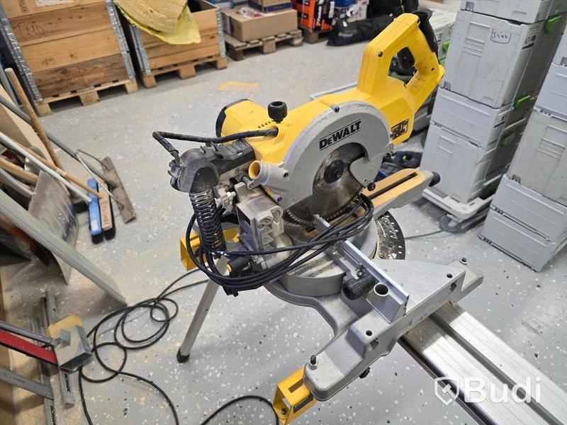 Kap- och gersåg | Dewalt DW777