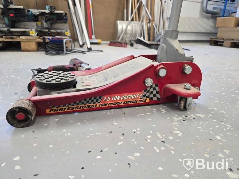 Garagedomkraft och mutterdragare.