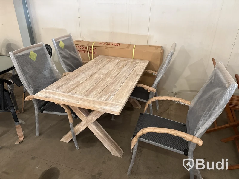 Nytt, Trädgårdsgrupp 1 bord i Teak och 4 stolar