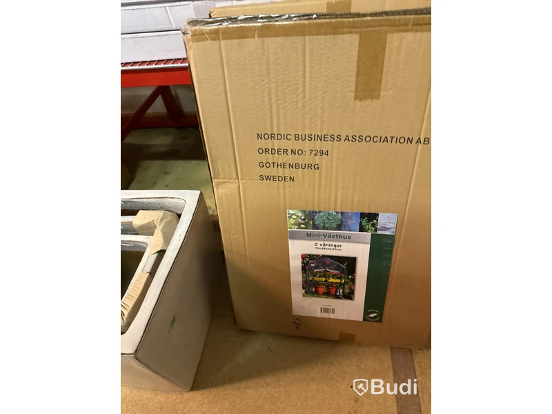 Nytt, 1 parti med Krukor, växthus, kartonger med blom sprutor