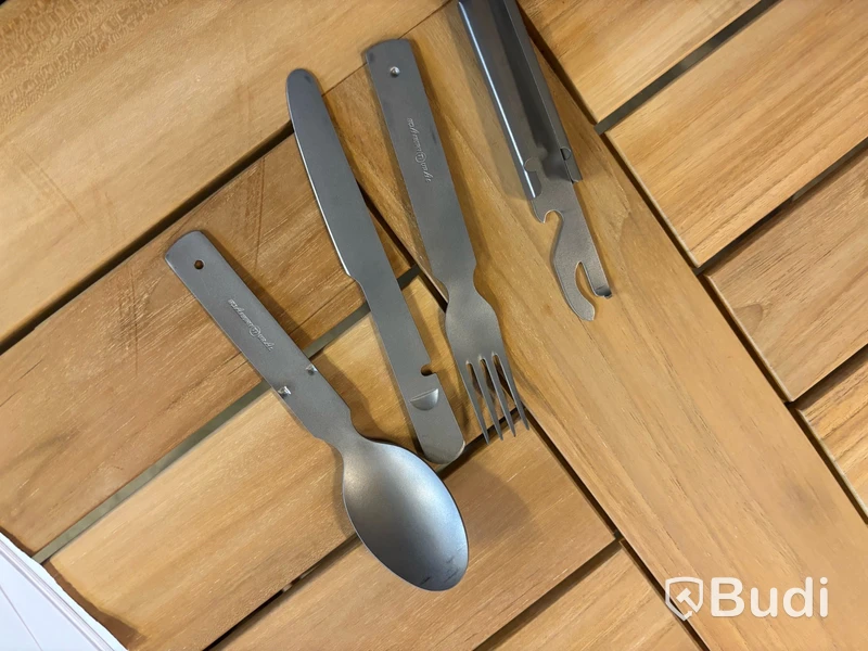 Nytt 45 st Titan bestickset med fodral