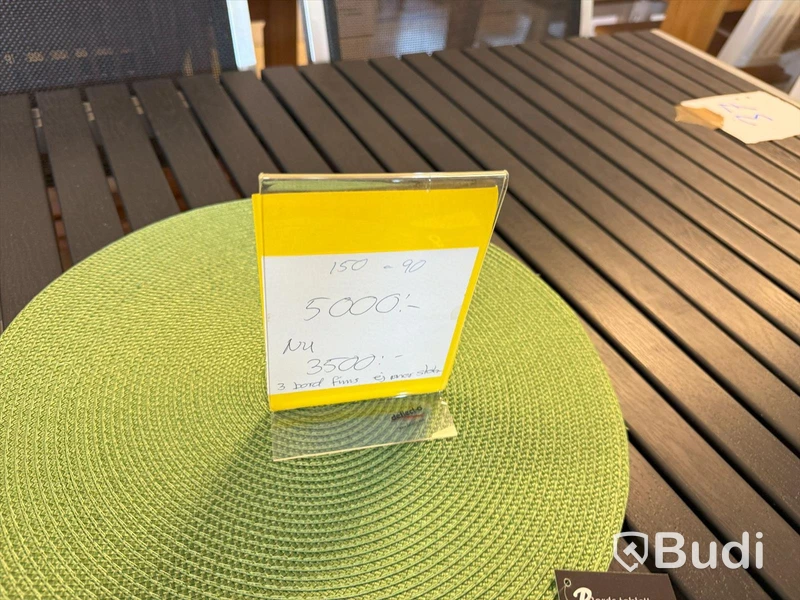 Visningsex trädgårdsbord med 4 stolar