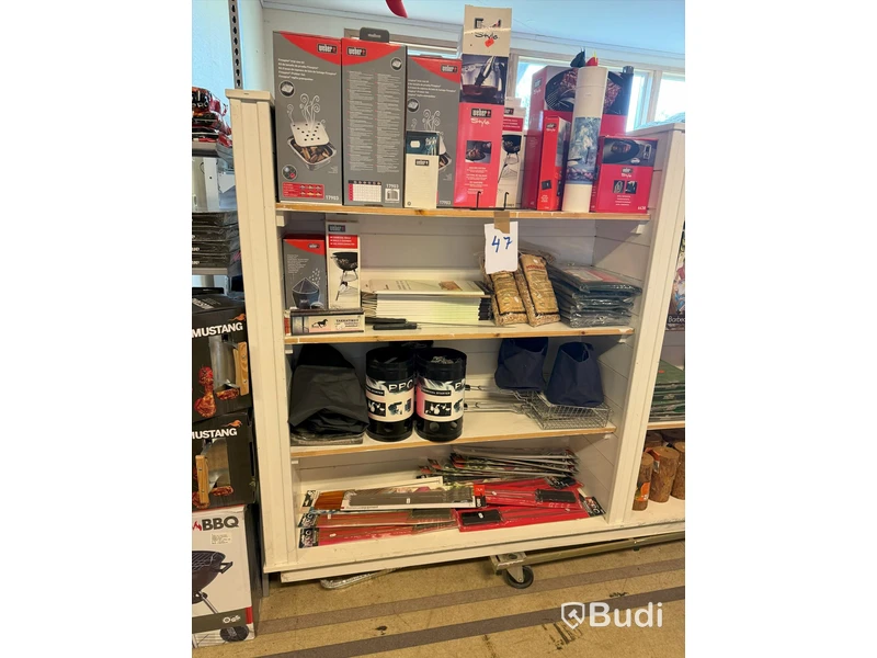 1 butikshylla med Weber tillbehör