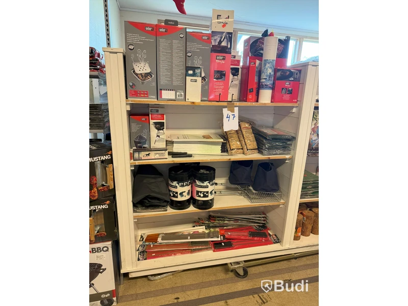 1 butikshylla med Weber tillbehör