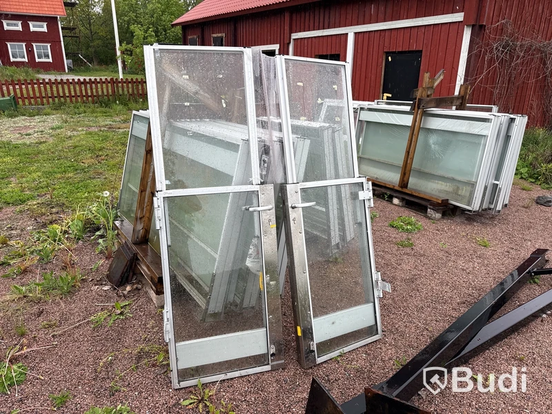 Uteservering med höj/sänkbara glas.