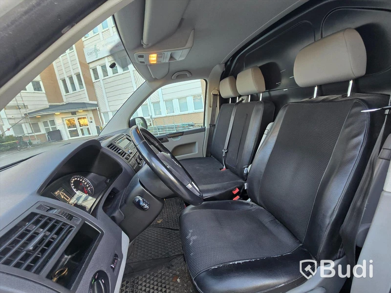 Volkswagen Transporter | 2015 | 14115 mil