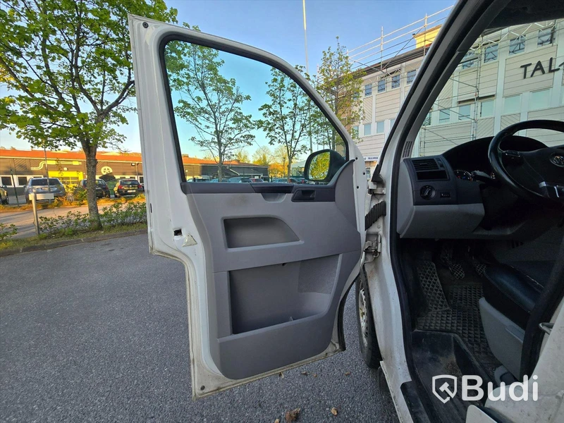 Volkswagen Transporter | 2015 | 14115 mil