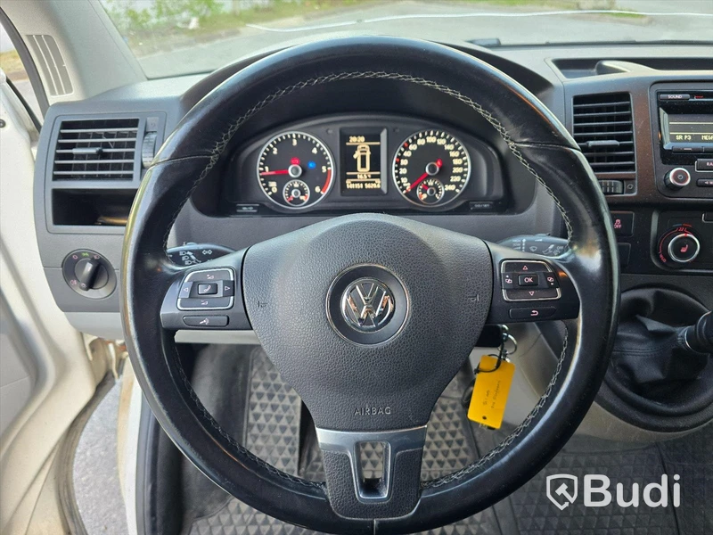 Volkswagen Transporter | 2015 | 14115 mil