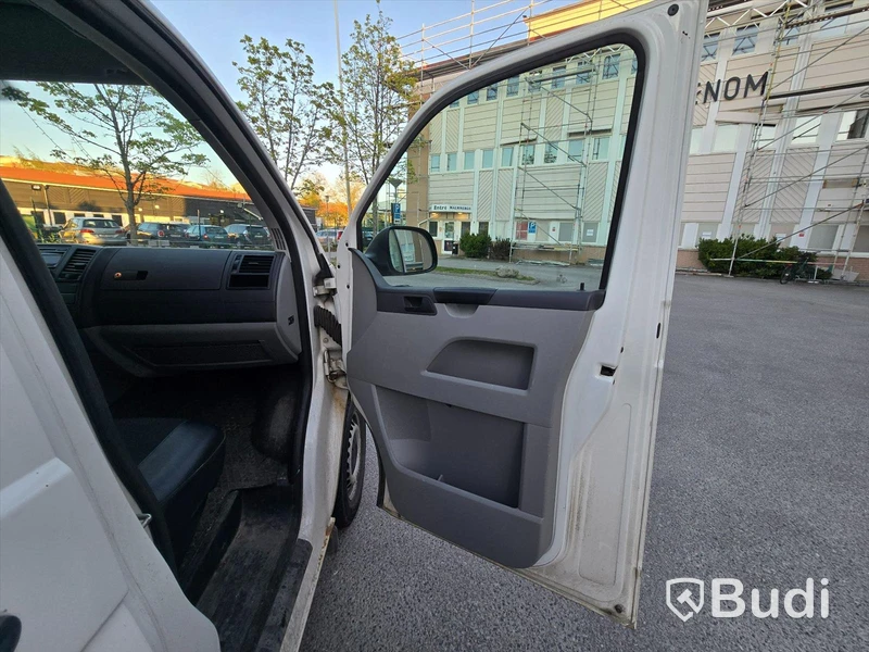 Volkswagen Transporter | 2015 | 14115 mil